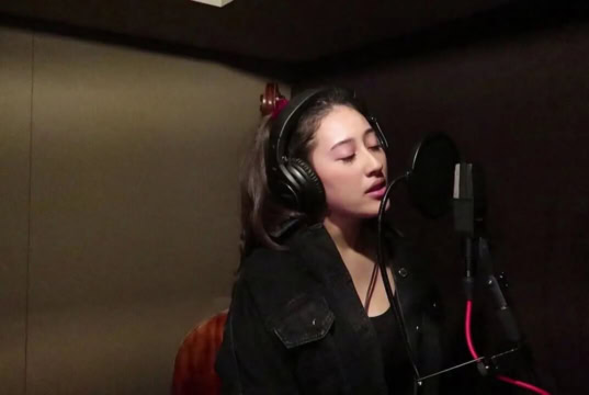 Lirik Lagu Can't Help Falling In Love dan Terjemahan - Elvis Presley Cover Alexandra Porat