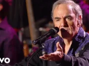 Lirik Lagu Sweet Caroline - Neil Diamond