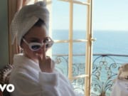 Lirik Lagu Love On - Selena Gomez