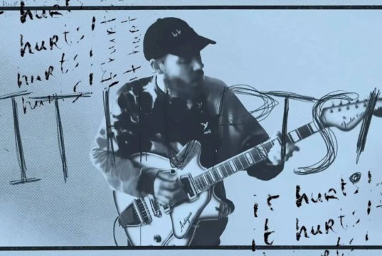 Lirik Lagu IT HURTS - San Holo (Terjemahan)