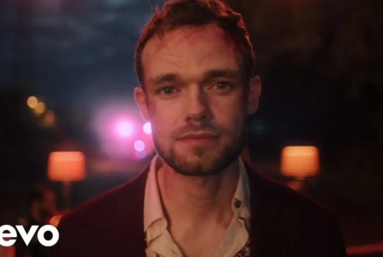 Lirik Lagu Hopeless Romantic - James TW (Terjemahan)