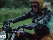 Lirik Lagu Harleys In Hawaii - Katy Perry (Terjemahan)