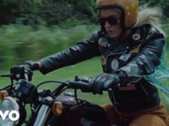 Lirik Lagu Harleys In Hawaii - Katy Perry (Terjemahan)