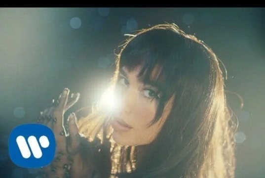 Lirik Lagu Levitating - Dua Lipa (Terjemahan)