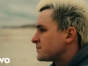 Lirik Lagu i think i wanna text u - Vaultboy (Terjemahan)