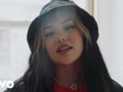 Lirik Lagu Finger Crossed - Lauren Spencer Smith (Terjemahan)