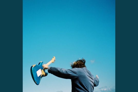 Lirik Lagu Feel Something - Fiji Blue (Terjemahan)