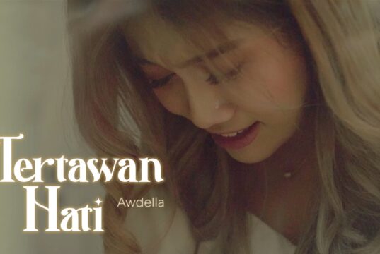 Lirik Lagu Tertawan Hati - Awdella