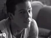 Lirik Lagu Sweater Weather - The Neighbourhood (Terjemahan)