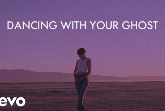 Lirik Lagu Dancing With Your Ghost - Sasha Alex Sloan (Terjemahan)