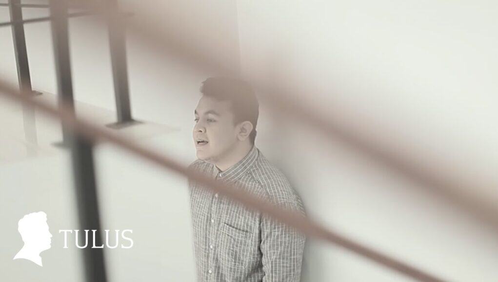 Lirik Lagu Sewindu - Tulus